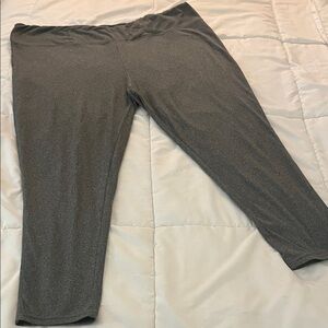 Women’s Gray Stretch Capris leggings XL 16-18